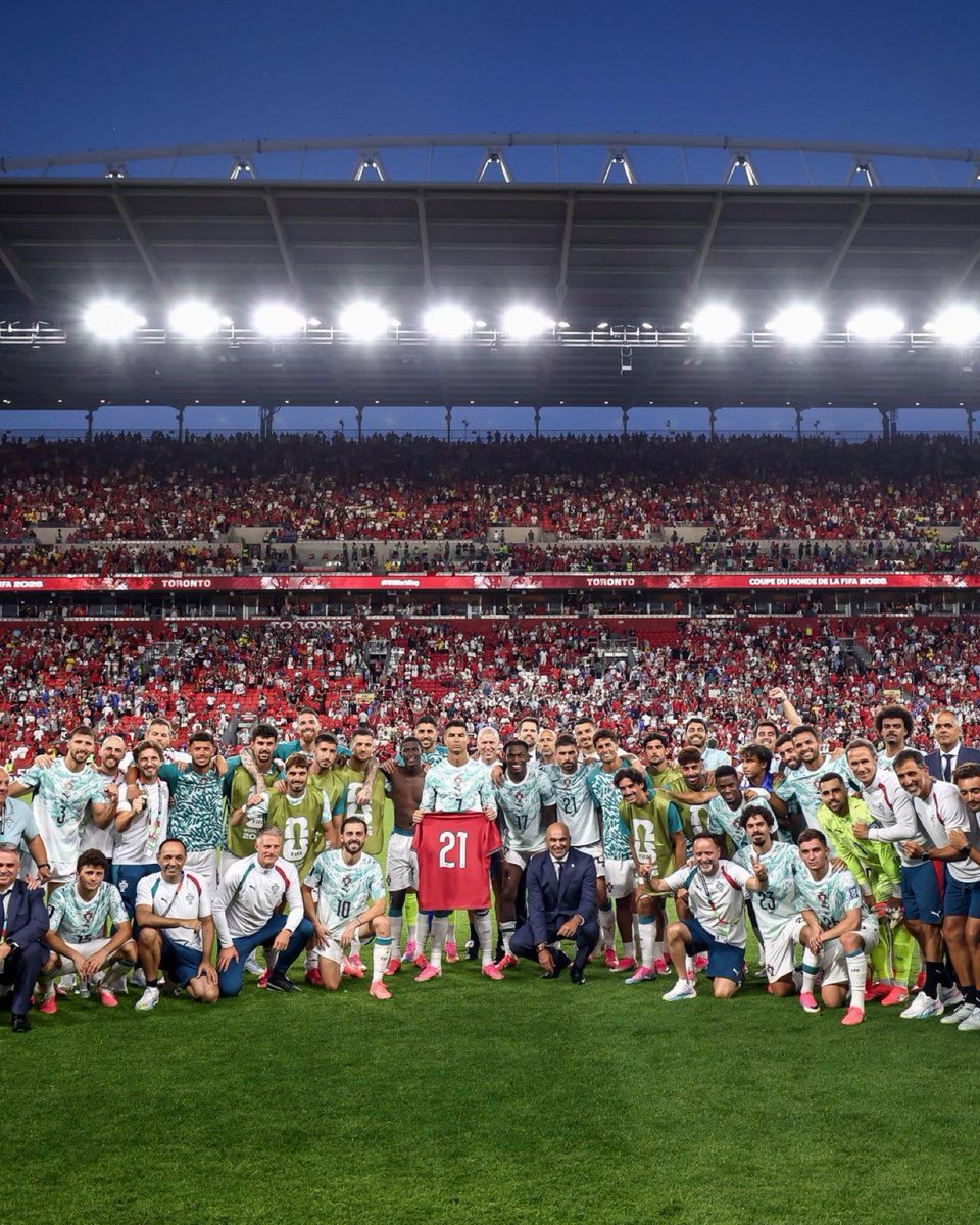 _The12thRed's tweet photo. ❤️🇵🇹 A beautiful moment. Portugal’s players and staff came together to honour Diogo Jota, holding up his No. 21 shirt after qualifying at the World Cup.

Gone but never forgotten — by his club, by his country, by everyone who loved the game. YNWA 🔴 https://t.co/Kmd7sl8uFR