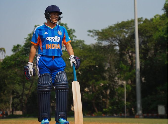 mufaddal_vohra's tweet photo. Sachin Tendulkar in the Indian team jersey. 😍🇮🇳 https://t.co/JkzGW34iPd