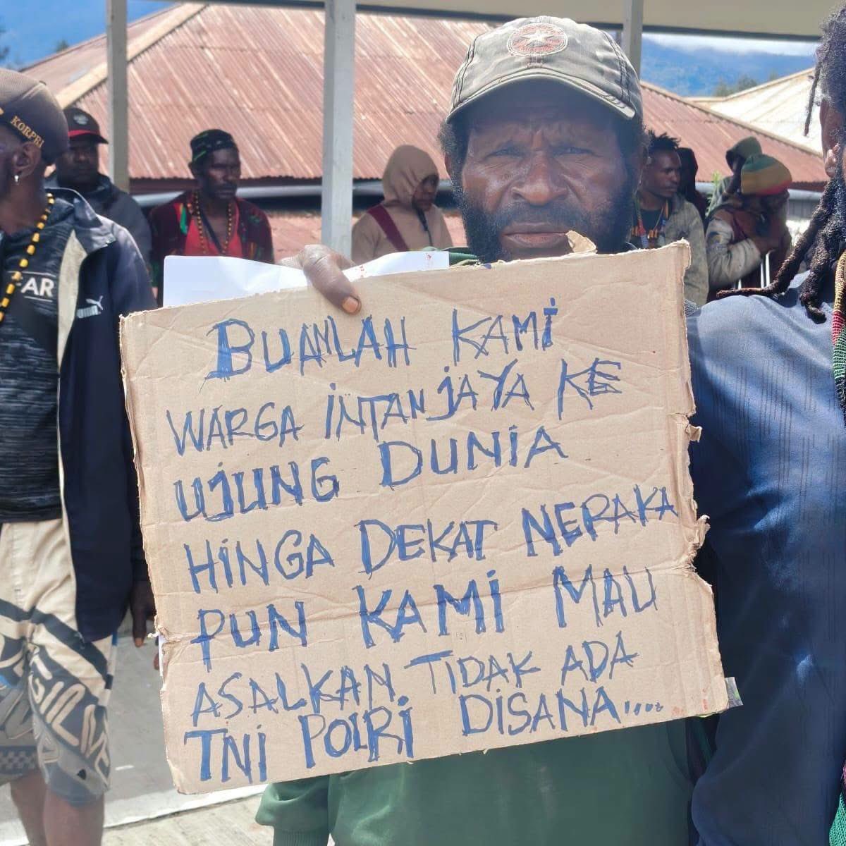 VeronicaKoman's tweet photo. “Buanglah kami warga Intan Jaya ke ujung dunia hingga dekat neraka pun kami mau asalkan tidak ada TNI Polri di sana” https://t.co/iga3YwwjEC