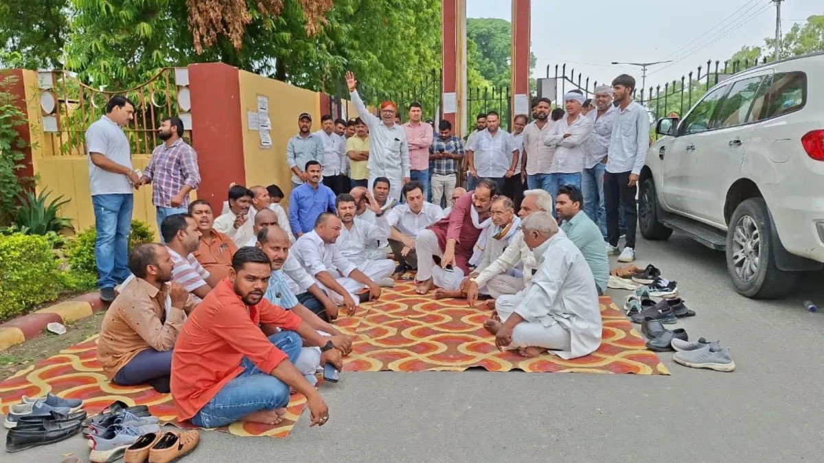 mohitlaws's tweet photo. Hindu Raksha Dal protests over the Ram Temple donation loot: ZERO

Bajrang Dal protests over the Ram Temple donation loot: ZERO

VHP protests over the Ram Temple donation loot: ZERO

RSS protests over the Ram Temple donation loot: ZERO

Meanwhile, Congress leaders are protesting and being placed under house arrest over the Ram Temple donation loot.

This tells you everything.