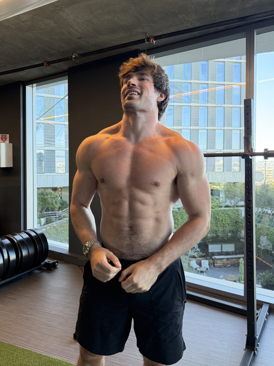 thecushmann's tweet photo. hotel pump 🥵 https://t.co/ZlNVPTAJL3