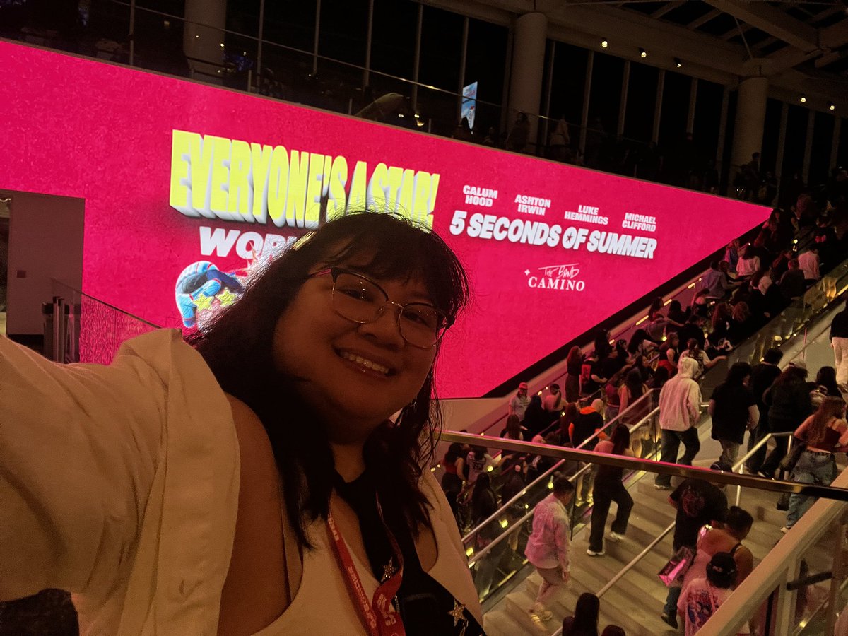 SOShypen's tweet photo. Guys it was literally the best concert ever omg
#EASTOURSEATTLE
#EASSeattle #SeattleIsAStar #EASTour #EveryonesAStarTour https://t.co/MtQyAtb6wJ