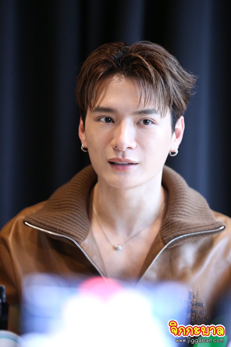 jiggaban_news's tweet photo. “คริส พีรวัส” เดินสายโปรโมท
SOTUS TENIVERSARY CONCERT ⚙️

SOTUS TENIVERSARY PRESS TOUR  

#SOTUS10thYearConcert 
#KristPerawat https://t.co/TipxC8HH4Q