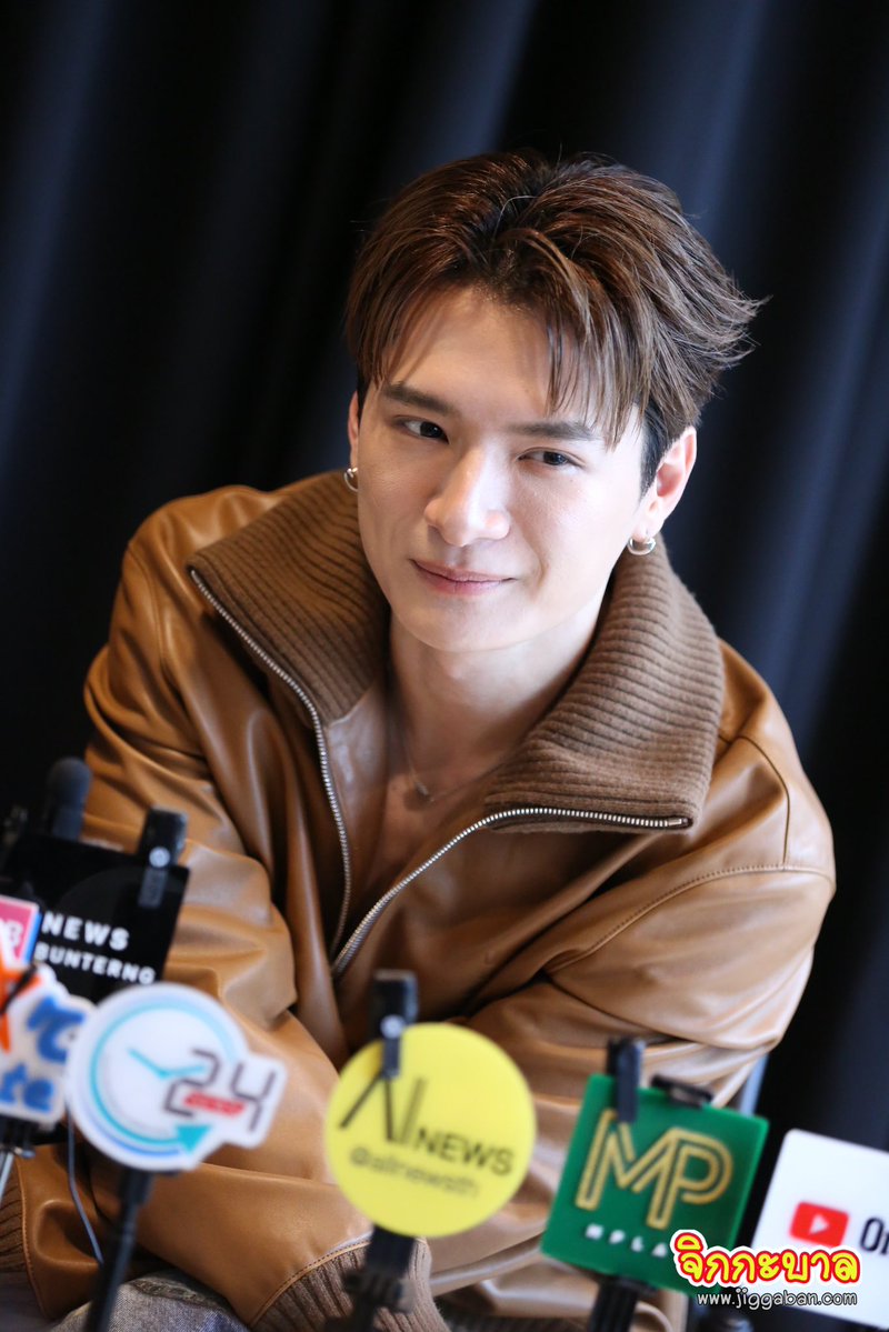 jiggaban_news's tweet photo. “คริส พีรวัส” เดินสายโปรโมท
SOTUS TENIVERSARY CONCERT ⚙️

SOTUS TENIVERSARY PRESS TOUR  

#SOTUS10thYearConcert 
#KristPerawat https://t.co/TipxC8HH4Q
