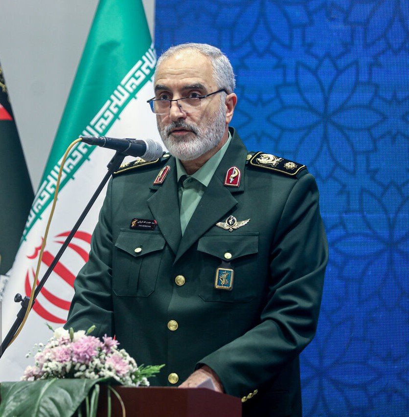 allphaagmpxol's tweet photo. قریشی از بهمن ۱۴۰۲ با حکم محمدرضا قرایی آشتیانی، وزیر دفاع دولت سید ابراهیم رئیسی، جانشین وزیر دفاع شد. او در دوران انتقال قدرت از دولت رئیسی به دولت پزشکیان نیز در سمت خود باقی ماند.

مهر ۱۴۰۴ از او به عنوان معاون هماهنگ‌کننده سپاه نام بردند. خبر رسمی تصدی او در ۴ آبان اعلام شد. https://t.co/yu2Clw8uu0