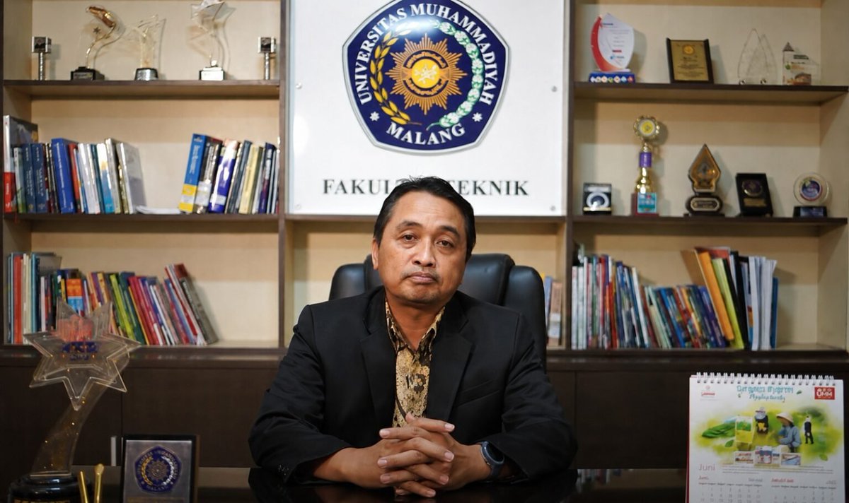 UMMcampus's tweet photo. Kalahkan Jutaan Peneliti, Profesor Teknik Industri UMM Tembus Top 5% Ilmuwan Berpengaruh Dunia | https://t.co/P2AVdrWoVI | #ummcampus #KampusBerdampak #UMMCampusBerdampak https://t.co/u3z7caOC7Z