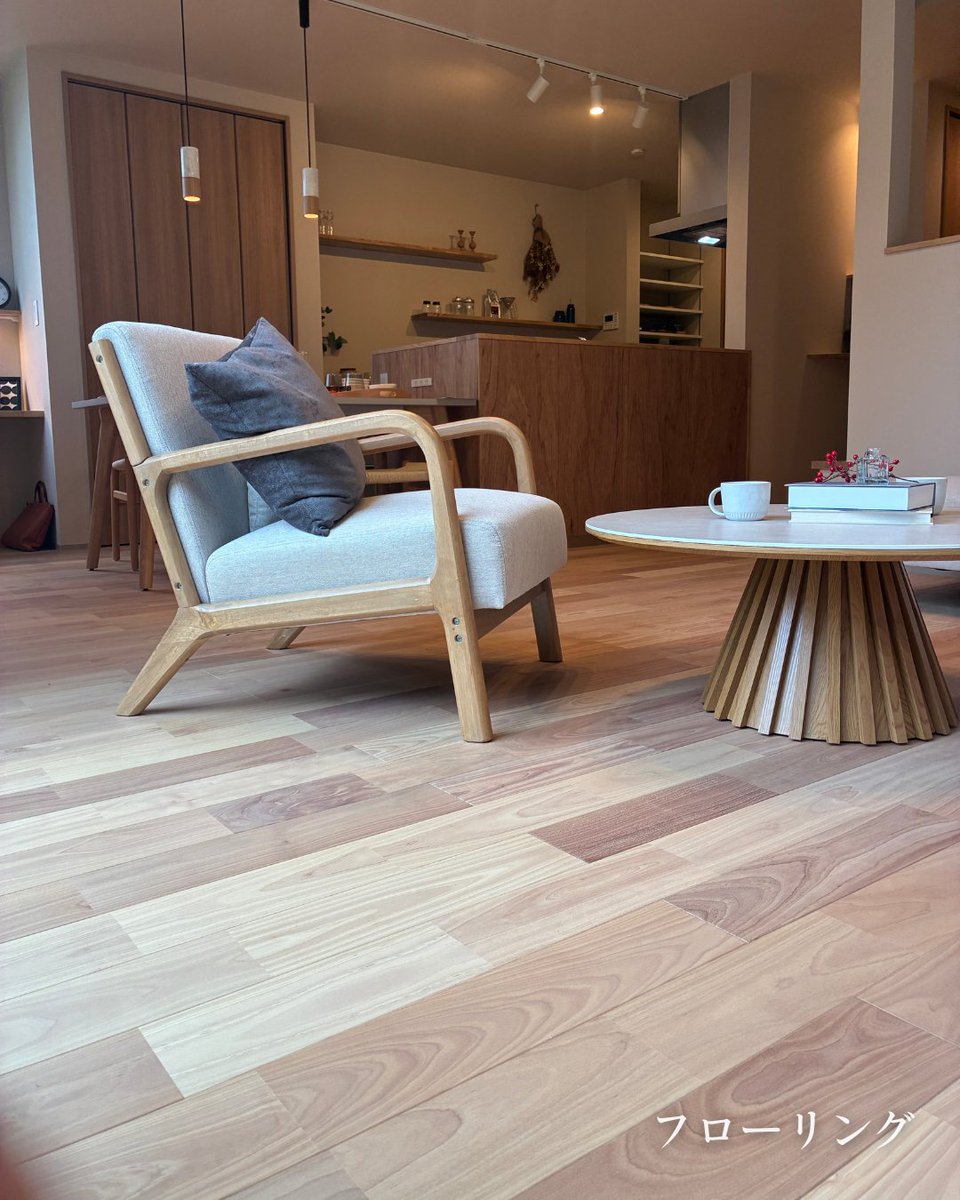 osmo_edel's tweet photo. 家に帰ること自体がご褒美になる家🏠施工事例

仙台市のe-デザイン空間様の「東勝山モデルハウス コレカナ2.0」にオスモフローリングをご採用いただきました
◇設計・施工：㈱e-デザイン空間
https://t.co/oBHdZbFW0G
◇使用製品：オスモフローリング59120 ユニセイナンバーチセレクト120mm幅 シルキー https://t.co/wd4Wrhvydg
