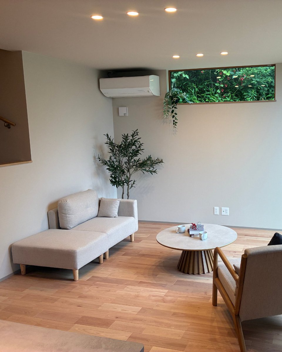 osmo_edel's tweet photo. 家に帰ること自体がご褒美になる家🏠施工事例

仙台市のe-デザイン空間様の「東勝山モデルハウス コレカナ2.0」にオスモフローリングをご採用いただきました
◇設計・施工：㈱e-デザイン空間
https://t.co/oBHdZbFW0G
◇使用製品：オスモフローリング59120 ユニセイナンバーチセレクト120mm幅 シルキー https://t.co/wd4Wrhvydg