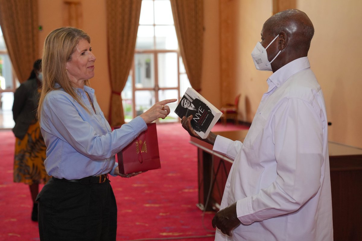 kyobesarah's tweet photo. Yesterday, President @KagutaMuseveni met with Rt. Hon. Baroness Chapman, the UK Minister of State for International Development and Africa, at @StateHouseUg - Entebbe. They discussed strengthening the Uganda-UK partnership, focusing on investment and economic cooperation. https://t.co/CZu8HY4joO
