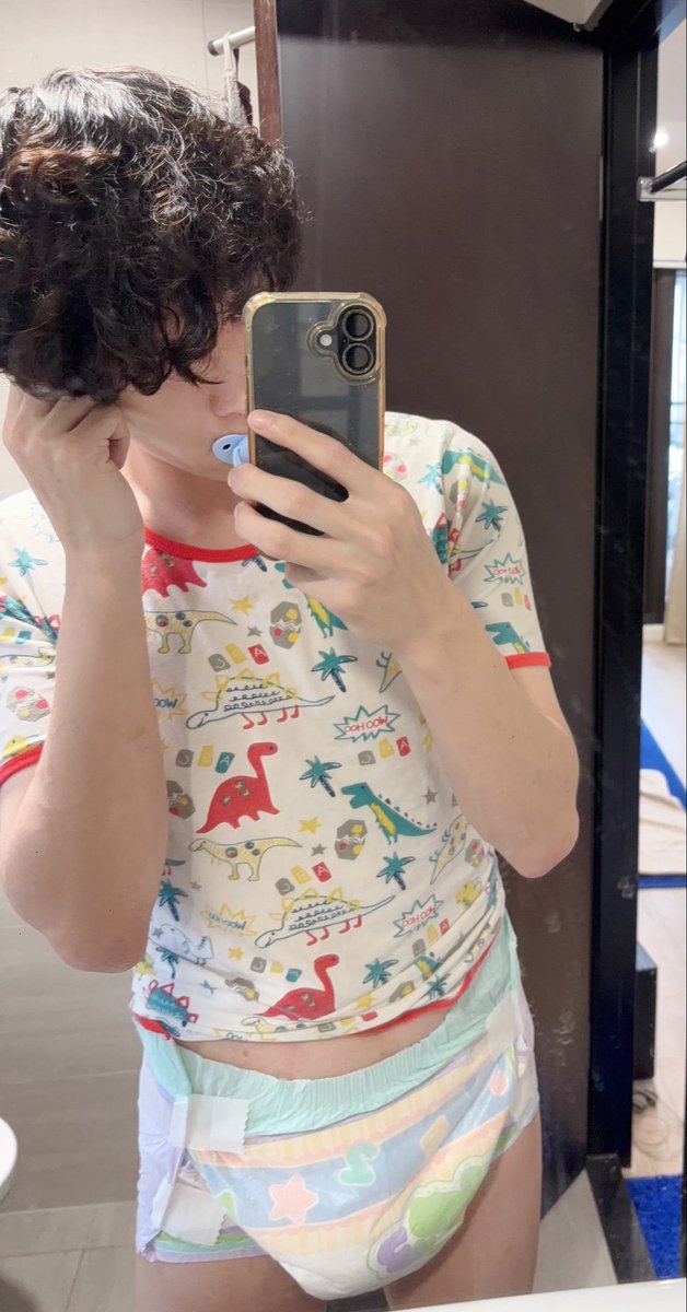 Riven199805's tweet photo. 想買各式各樣的尿布穿
.
.
.
然後拍羞羞臉的照片😖

#ABDL https://t.co/NCiohuQozZ
