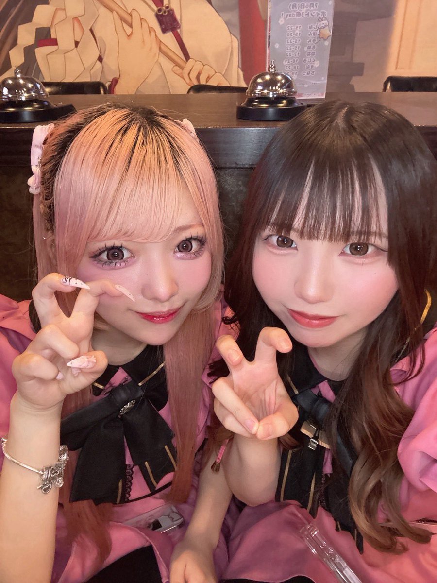 mogu_uv_'s tweet photo. ちなつちゃんとツーショ取ったどー！✨毎回ツーショ撮るとき陰キャピースしてしまい... https://t.co/bBcQ3t1ZBd