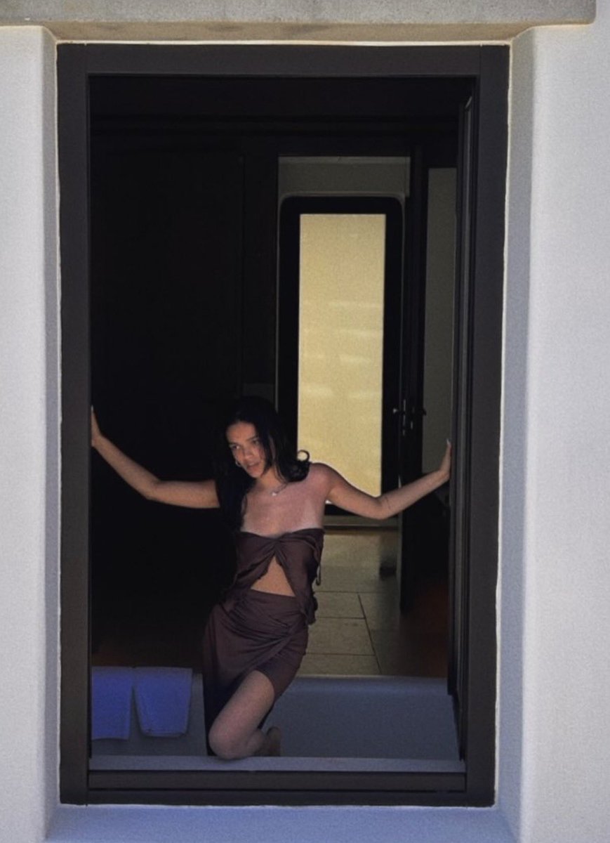 daya_soouza's tweet photo. Rachel Zegler stuns in newly shared photos 📸 https://t.co/Awjmc5fdkx
