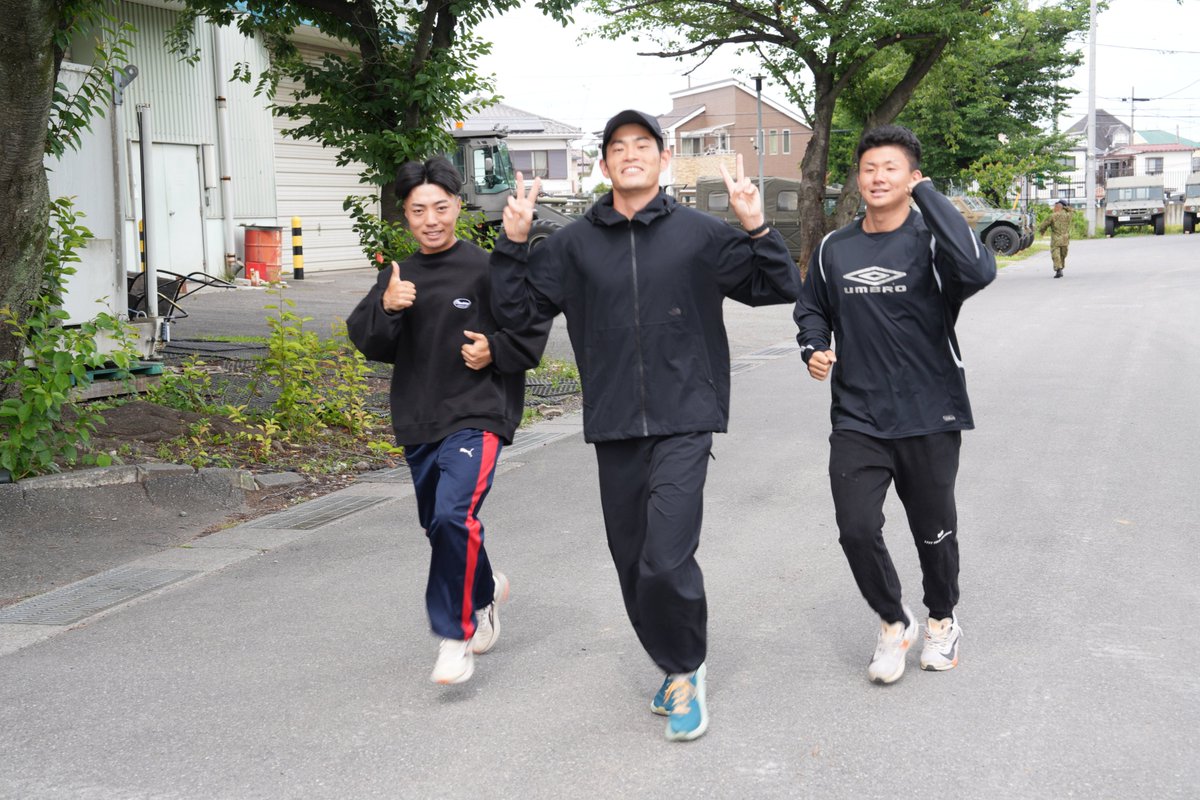 1i_nerima's tweet photo. 連隊は暑熱順化訓練を実施中です！
順化レベルに応じて服装を変え、暑い夏に向け心身の準備を進めます！
#１普連
#夏
#ランニング https://t.co/0Ad3teD2SK