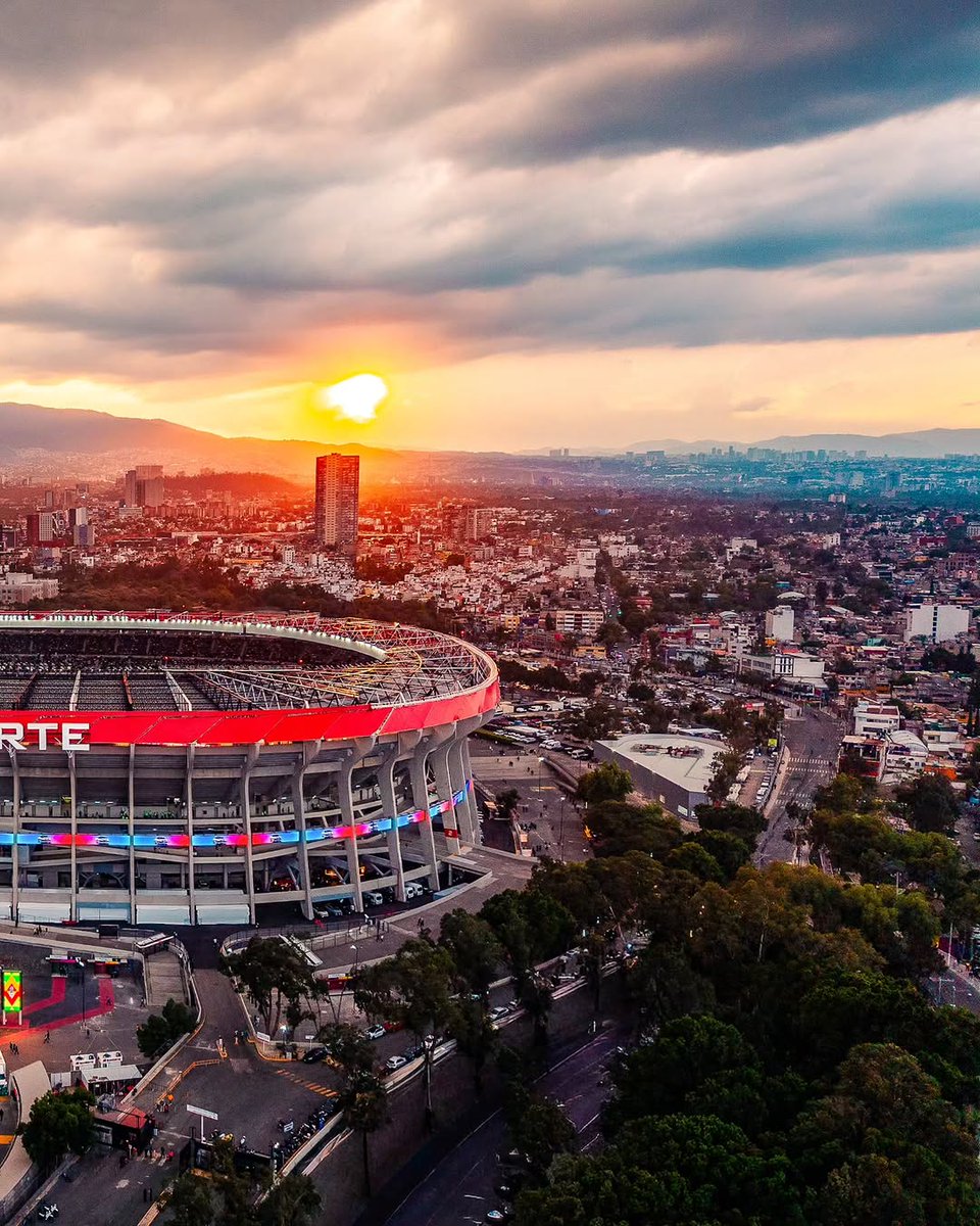 world_tourists_'s tweet photo. 📍El Estadio Azteca, México 🇲🇽 https://t.co/ZUsnEIIips