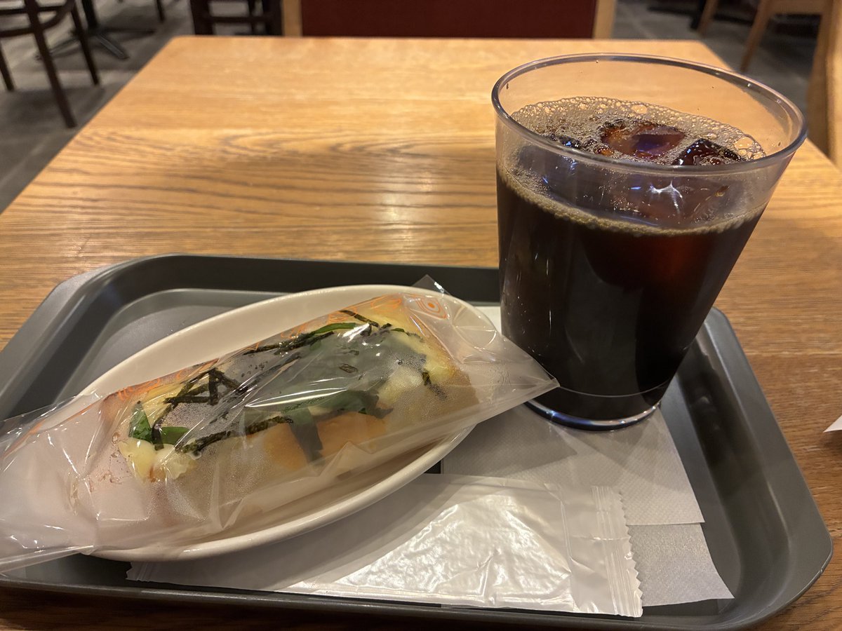 cicocicoo's tweet photo. 会議前の朝ごはんと会議終わりのご褒美ケーキ。
今月健康診断があるから健診終わるまで
スイーツは我慢しよう。（願望） https://t.co/CYpXph8LWI