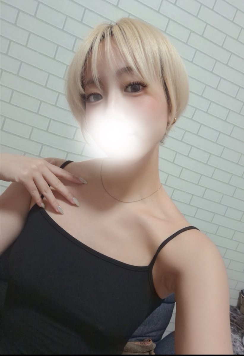 run_tsuna's tweet photo. おつつな🌟
出勤してるよん\( ¨̮ )/♡
@calmia_sugamo 
予約待ってます♡ https://t.co/3OKi1jBkB7