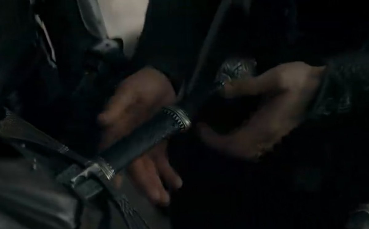lorxell's tweet photo. Something broke in me when I found out why Rhaenyra hesitated to execute Otto Hightower. The sword she was wielding belonged to Jacaerys, and she just didn't think it'd be right, which is why Daemon offered his Dark Sister. https://t.co/bLWzxazW2L