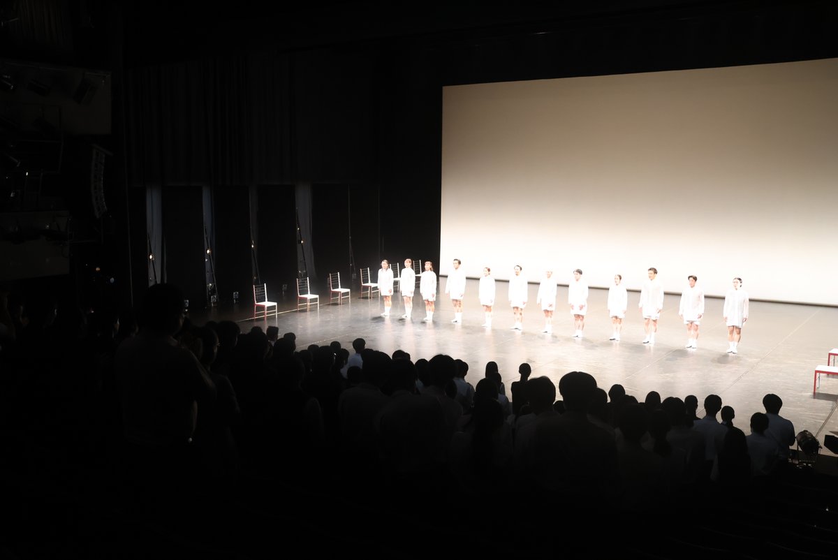 NoismPR's tweet photo. ＼貸切公演🔥／

本日は高校貸切公演を開催しました。
幕が上がると、客席は息をのむような静けさに包まれ、舞台を真っすぐに見つめる姿がとても印象的でした。

カーテンコールでも、スタンディングオベーションで大きな拍手をいただきました。
ご来場ありがとうございました！✨ https://t.co/gUUXeIPGsJ