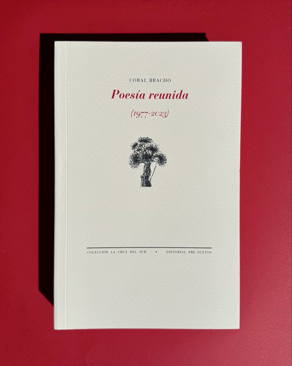 PreTextosLibros's tweet photo. 📰 «La lectura de los diez libros —y pico— que componen la “Poesía reunida” de Coral Bracho, desde el inicial “Peces de piel fugaz” hasta el breve y delicado “En un jardín japonés”, es una experiencia singular y arrebatadora».

✍️ Jordi Doce

ℹ️ https://t.co/Q1JuXPg1jH https://t.co/gHniQWoa0E