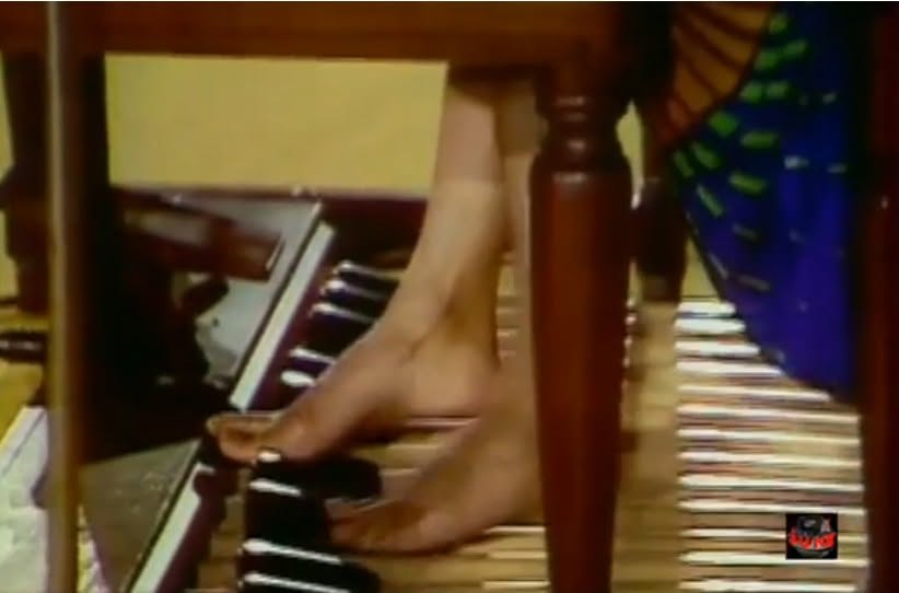 cifujazz's tweet photo. RHODA SCOTT, organista y cantante. 03-07-1938
“La Condesa descalza” o la gran dama del Hammond B-3 por su forma de tocar los pedales con los pies desnudos.
- Rhoda Scott -  Intro and Mercy Mercy Mercy 1975
https://t.co/nLeqBtZIFW
#Jazz https://t.co/cqUJWx71w2