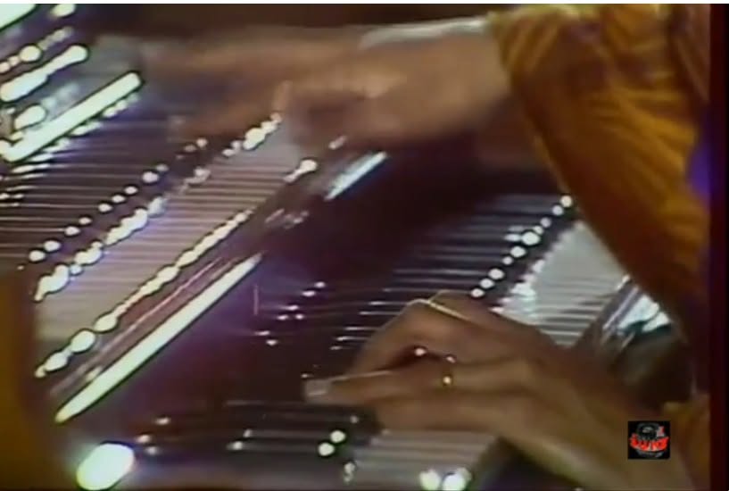 cifujazz's tweet photo. RHODA SCOTT, organista y cantante. 03-07-1938
“La Condesa descalza” o la gran dama del Hammond B-3 por su forma de tocar los pedales con los pies desnudos.
- Rhoda Scott -  Intro and Mercy Mercy Mercy 1975
https://t.co/nLeqBtZIFW
#Jazz https://t.co/cqUJWx71w2