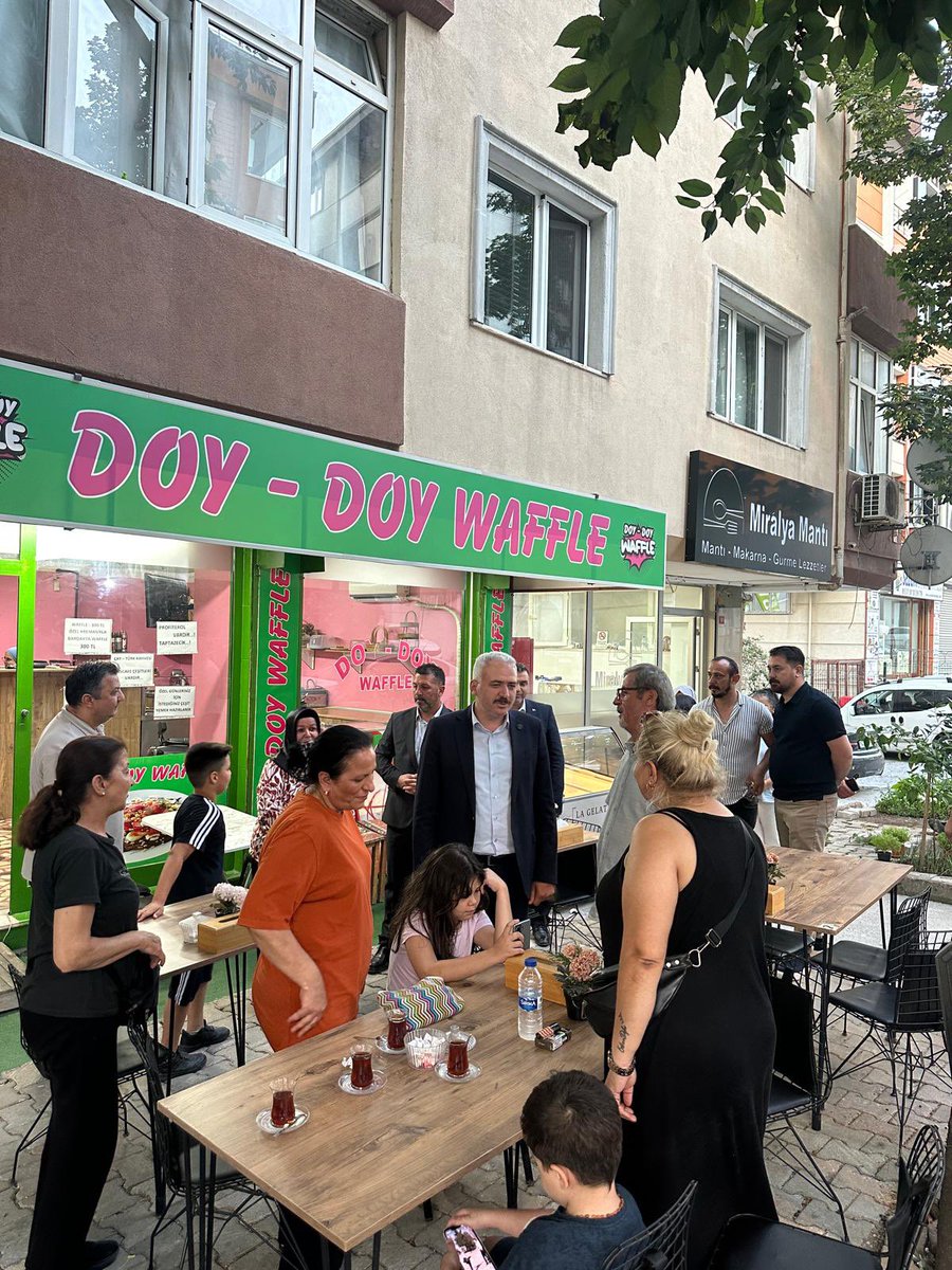 mhparnavutkoy's tweet photo. İlçe Başkanımız @CihanBARUTCCC Sn. Cihan Barut, Kadın Kolları Başkanımız Sn. Nida Uluç @NidaUluc ve yönetim kurulu üyelerimizle birlikte Hadımköy’deki Kadın Girişimlerimizden Akman Gıda Doy-Doy Waffle İşletmecisi Hediye Akman hanımefendinin işletmesini ziyaret edip bol kazançlar diledik.
@_MHPistanbul_ @rahmancanmhp @CamurMehmet123