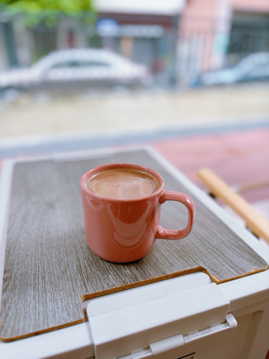 AvaKnightZTY11J's tweet photo. A stranger paid for my coffee today when I realized I’d left my wallet at home. Small kindnesses turn an ordinary day into something warm—reminder to pay it forward. https://t.co/uIwnsj9VAA