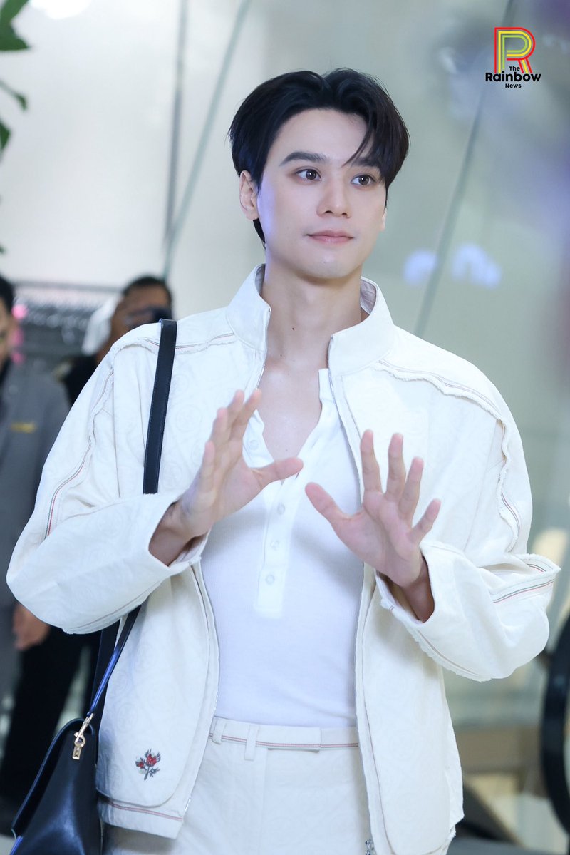 RainbowNewsent's tweet photo. "เก่ง หฤษฎ์" ในงาน Tory Burch Iconsiam Boutique Store Opening Event 💼✨

KENG TORY BURCH AT ICONSIAM
#ToryBurchxKengHarit #KengHarit 

#ToryBurch 
#ToryBurchThailand 
#ToryBurchICONSIAM https://t.co/2y6F0XjuVC
