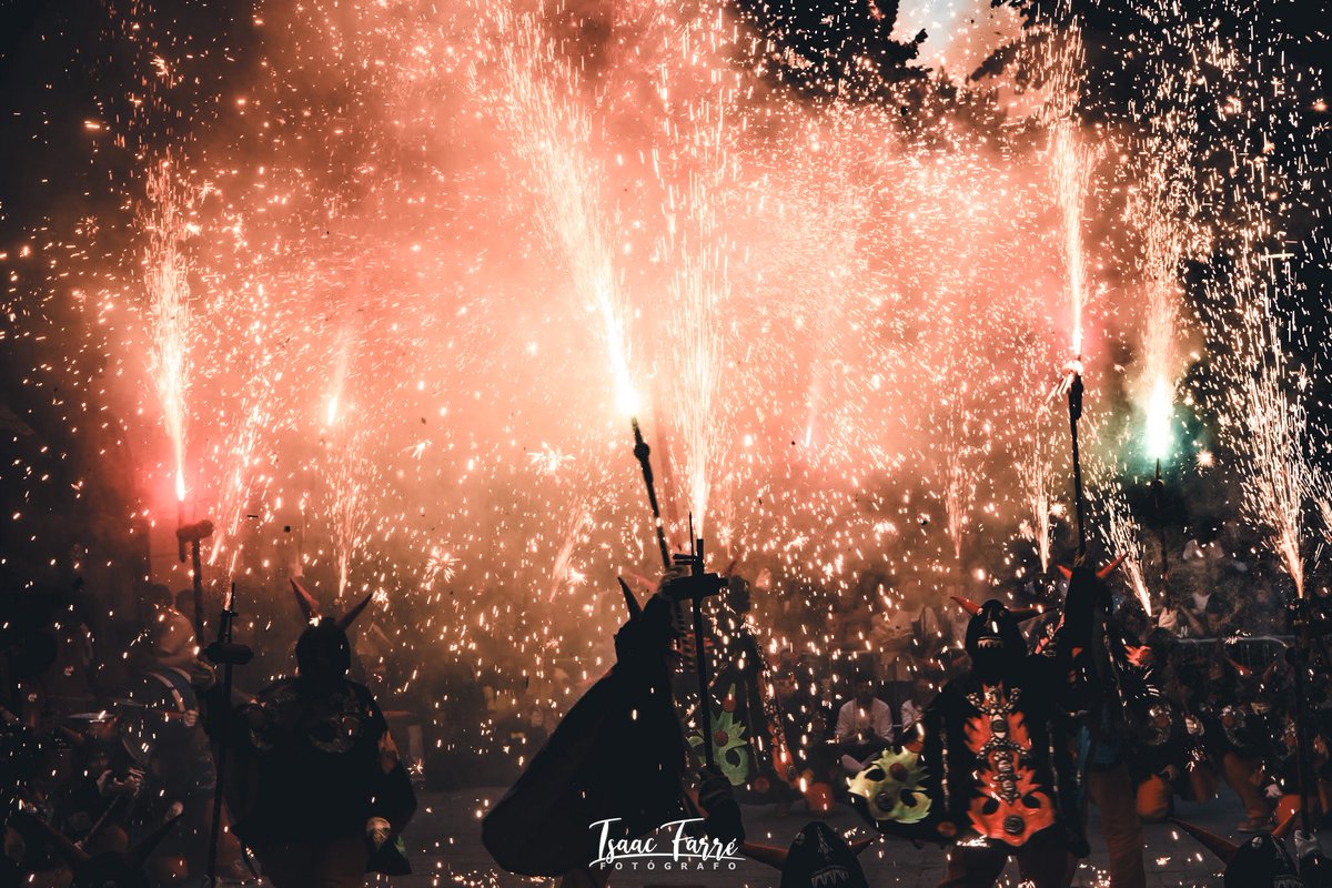 isaacfotografia's tweet photo. Ja queda molt pocs dies perquè comencen les festes de les Santes de la meva ciutat natal, seré allà per immortalitzar els millors moments camara en mà. 
📸 Que vaig fer a 2022

@capgrossos @lessantesmataro @CulturaMataro @matarocat @DBotePaz @lluisrugama @morabla https://t.co/SldkzQqnP5