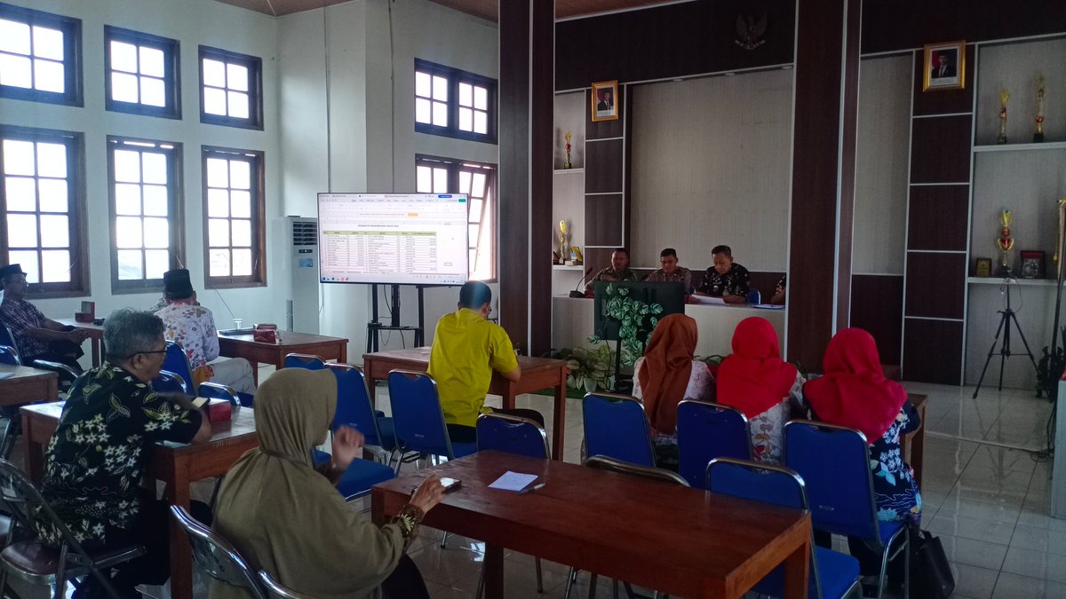 KoramilM's tweet photo. Rapat Koordinasi dalam rangka persiapan peringatan HUT RI ke-81 Tahun 2026 di Aula Kecamatan Manisrenggo, yang di wakili Bati Wanwil Koramil 12/Manisrenggo Pelda Yusup Wibisono diikuti oleh unsur Forkopimcam, instansi terkait, serta perwakilan berbagai elemen masyarakat. https://t.co/wA9RZJVFgo