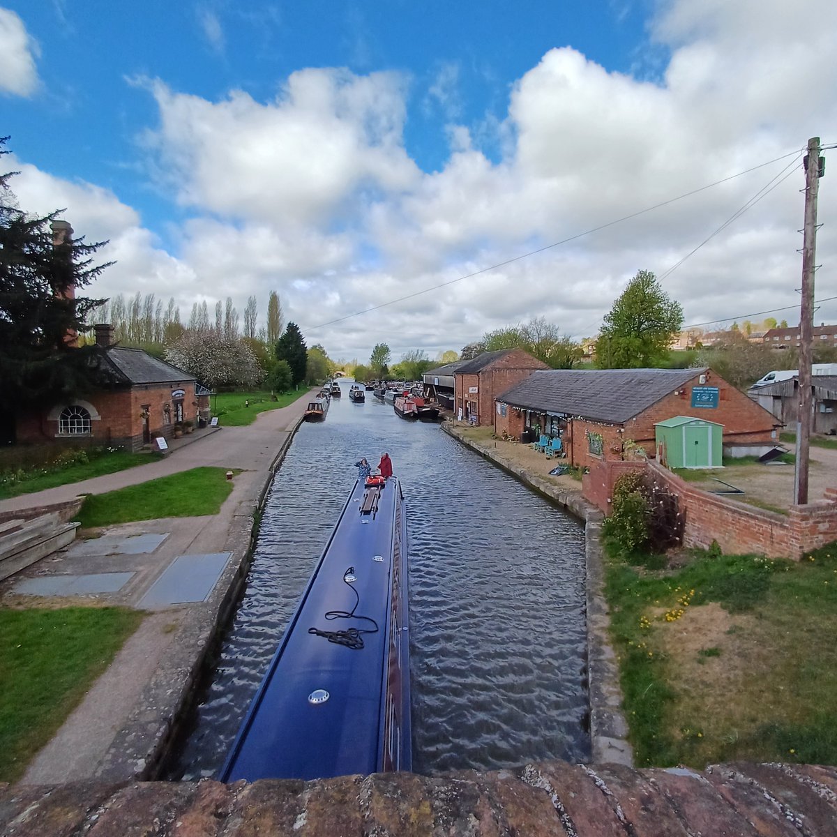 LNBP_Braunston's tweet photo. It is shaping up to be another lovely few days in prospect for getting out on the canals as today we welcome a party from Laleham Scouts joining us again for a residential weekend.
#communityboating #residentialtrips #scouts #boatsthattweet #braunston #northamptonshire https://t.co/AnwYRX9vEj