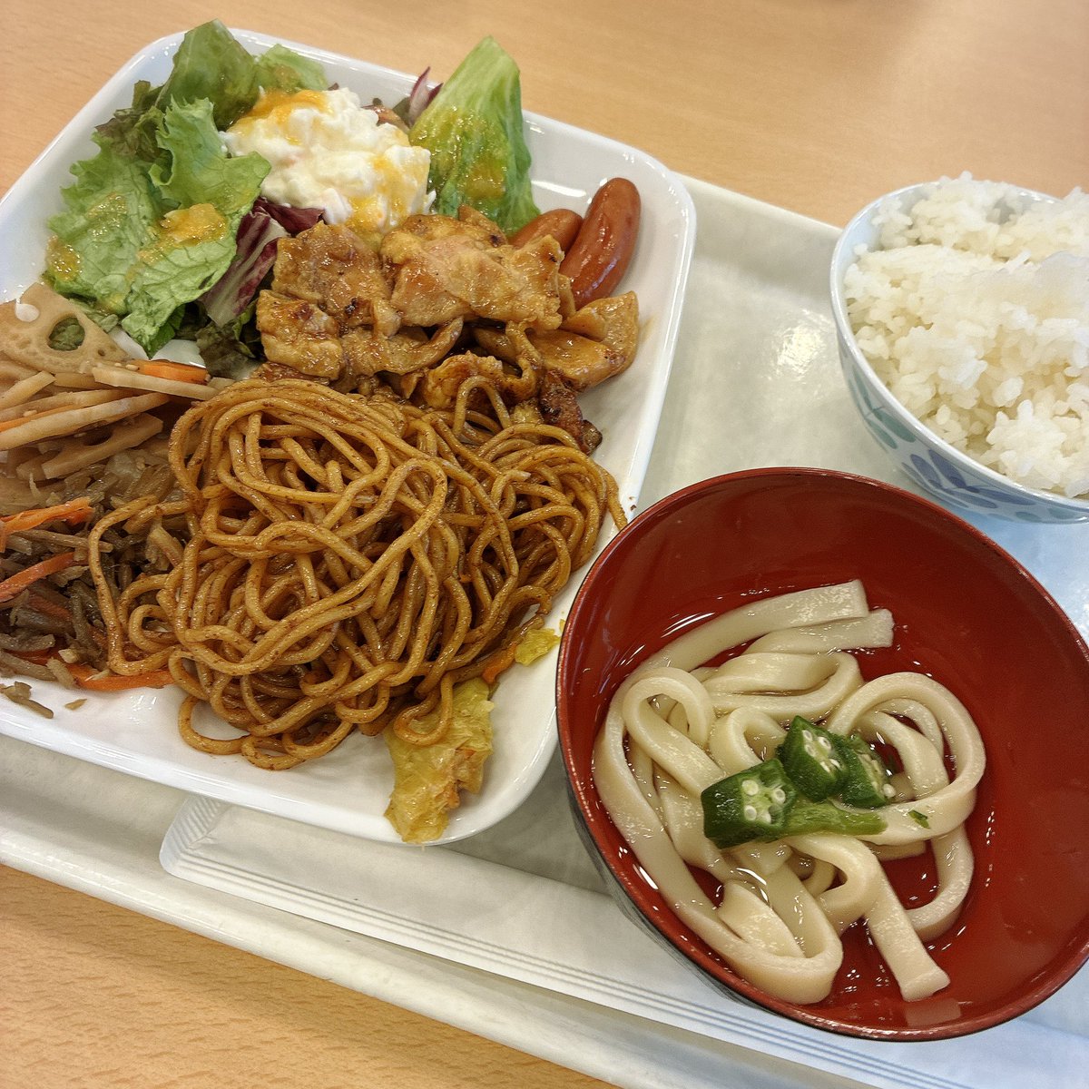 keitora2014's tweet photo. 昨日の朝ごはん
朝食ビュッフェだったので出勤前に頑張ってめちゃくちゃ食った https://t.co/MYXDEr9rRo