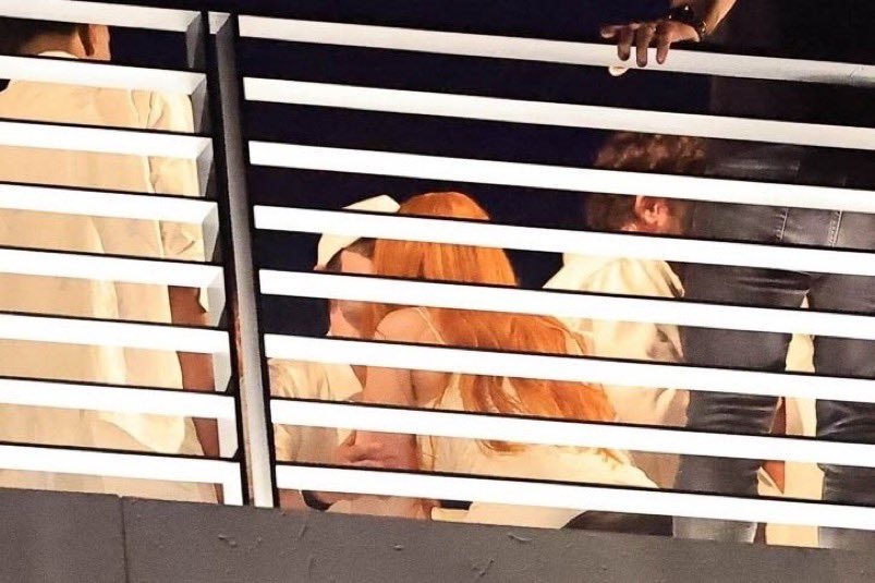 sa10nee's tweet photo. Ice Spice got drunk and went live on Instagram, admitting she had a one-night stand with 51 year old  Tobey Maguire at Michael Rubin’s All-White Party after pictures surfaced online of both of them kissing.

“I really got drunk at the party, and things went too fast with Tobey. He really did perform like a Spider-Man in bed.I finally saw what the hype about him was”