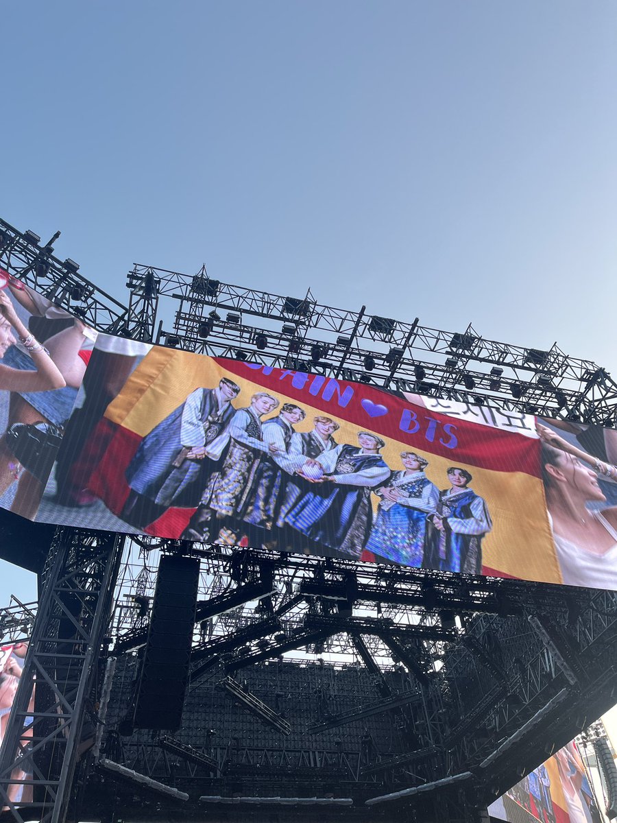 joon_child__'s tweet photo. Por cierto como represente española por Bruselas, mencionaron Madrid mínimo 3 veces y una de ellas que no esperaba como mucho de aquí a nivel cantar y demás después de Madrid well…. https://t.co/vCeUISJRWc