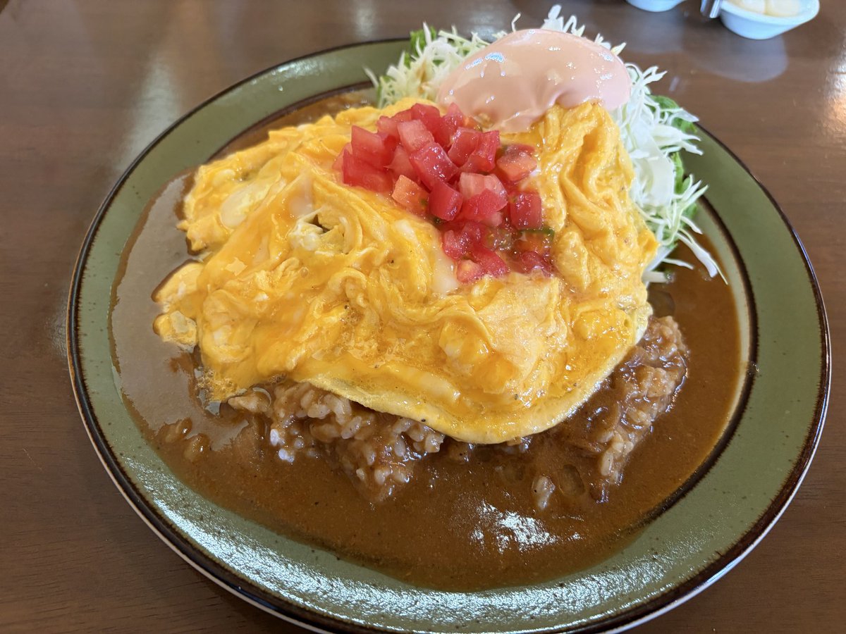 itochan1216's tweet photo. 久渡寺からのかわしまさん(銀水食堂お休みだったので)からの相馬アイスさんからのJちゃん(本日別現場なので写真撮っただけ)

コーナントレインもdecadeもそうだけど変わってゆく景色は戻ることはないので
せっかく弘前に通ってるんだからこの町で愛されるお店や場所にはなるべく行っておきたいなと https://t.co/avluLBUgiF