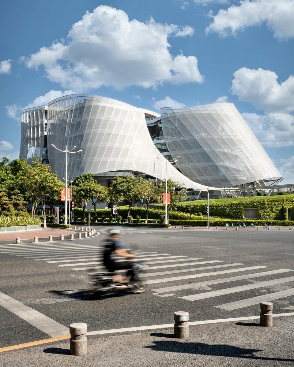 parametricarch's tweet photo. 🌿 Xinhee Design Center by @mad_mayansong in Xiamen, China https://t.co/UPUKH0fhbD