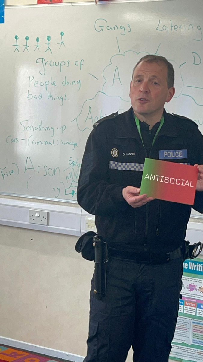 HandsworthWMP's tweet photo. Wow! An excellent session with Year 10 at Hamstead Hall Academy using the "Round Midnight" VR to discuss Anti-Social Behaviour. The students engaged fully and their behaviour was impeccable. #NeighbourhoodPolicing #ASBAwarenessWeek https://t.co/D1X8jgCTJz