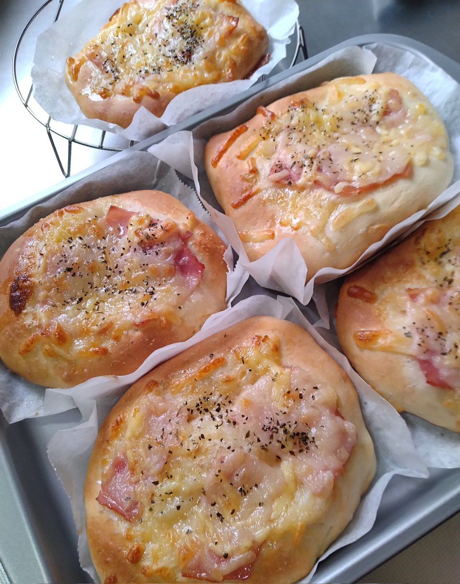 popmame's tweet photo. おやつ〜
焼いた〜焼いた〜 https://t.co/O3ZbQvYsWE