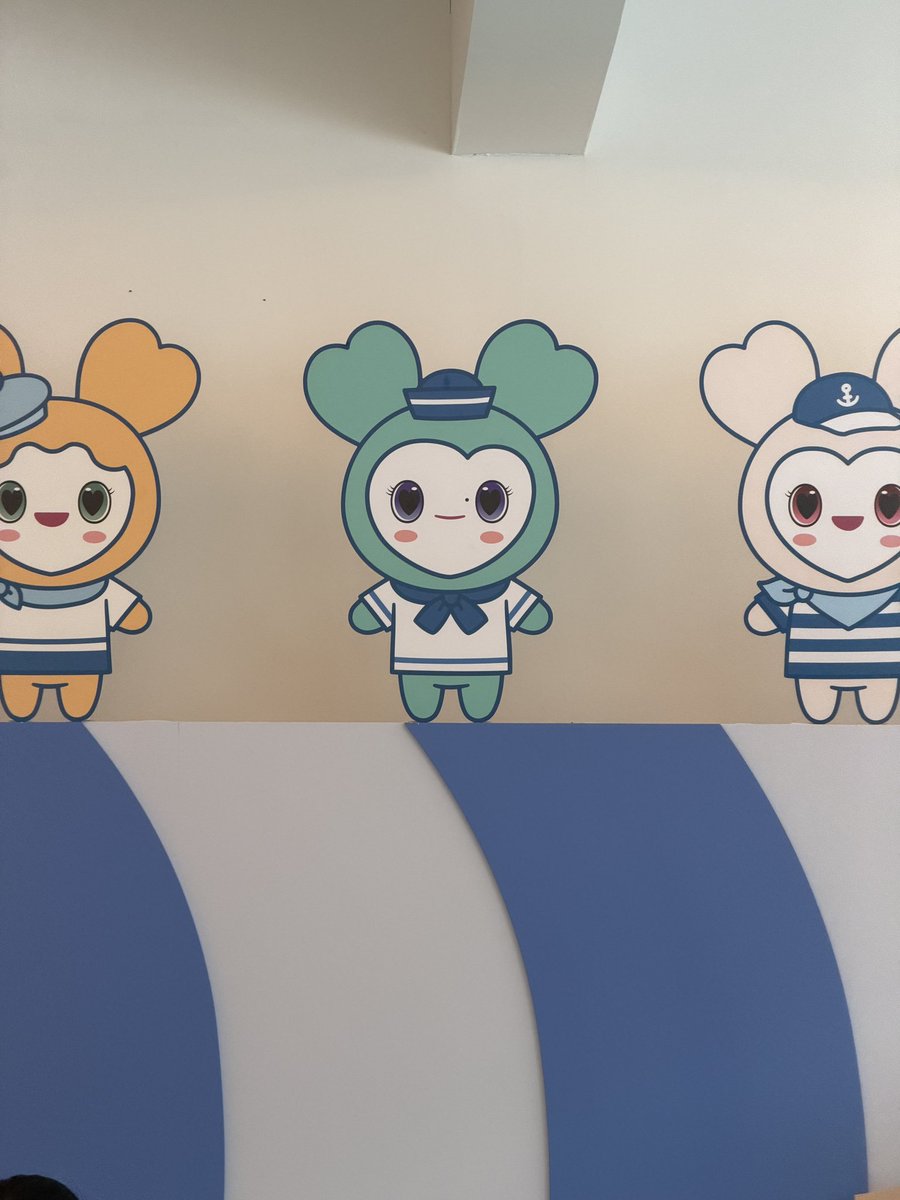 vinchiteang's tweet photo. Finally made it to the TWICE THIS IS FOR POP-UP 💙
#TWICE_THISISFOR_POPUP #FANS_SHOP #팬즈샵 https://t.co/JUdssOOgYO