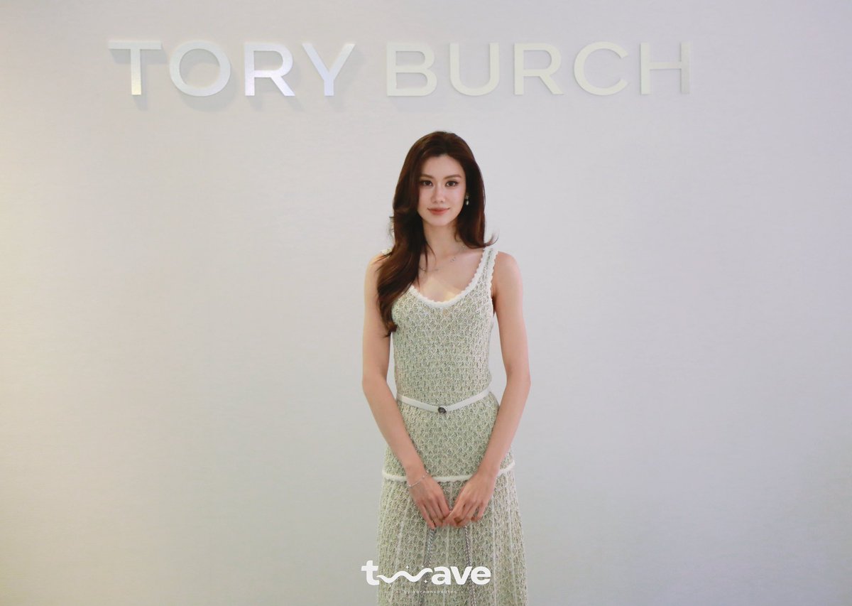 twavebyku's tweet photo. “ลีน่า ลลินา” ร่วมงาน Grand Opening ของ Tory Burch Flagship Store แห่งใหม่ ณ ICONSIAM

LENA TORY BURCH NEW BOUTIQUE 
#LenaLalina #ToryBurchxLena 
#ToryBurchThailand 
#ToryBurchICONSIAM https://t.co/TV0DW3glGk