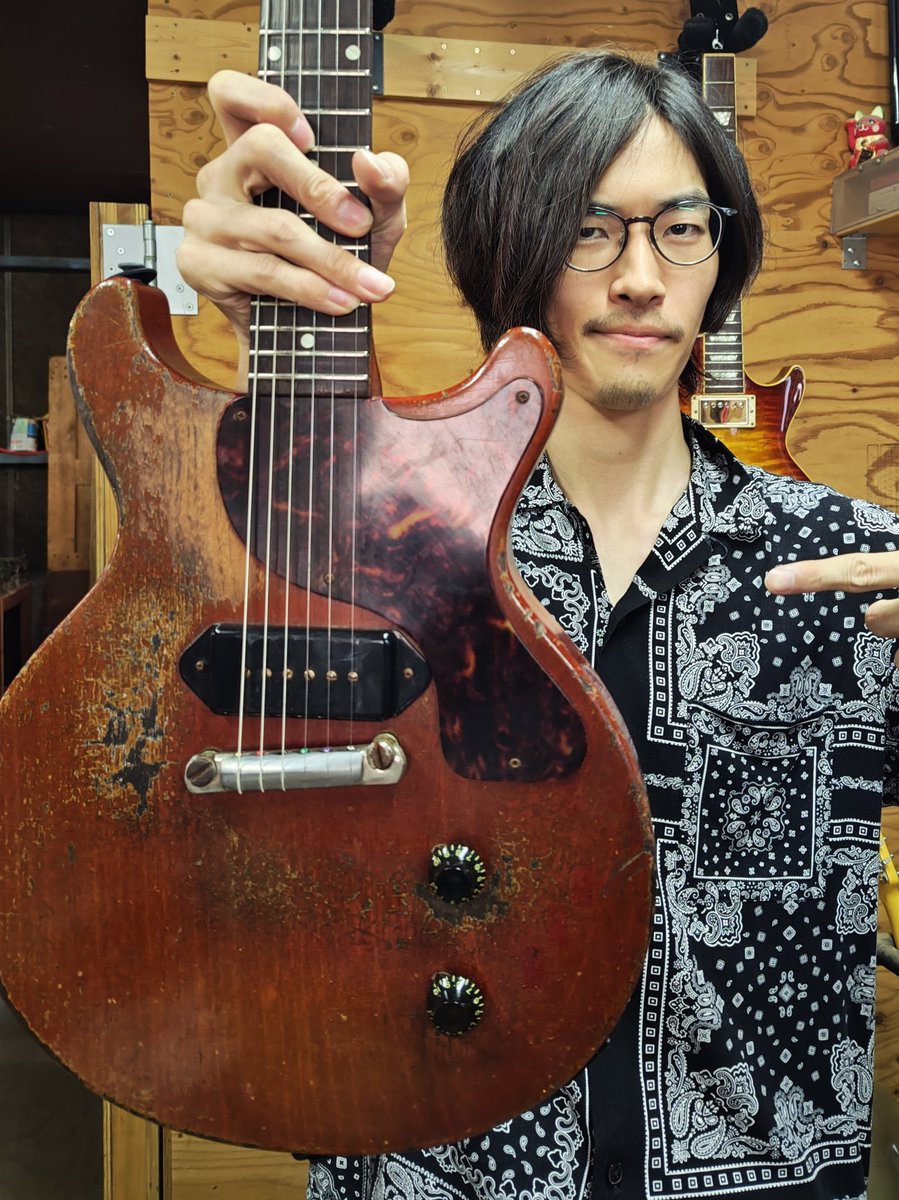 brillbate's tweet photo. 先日、Suspended4thの澤田さんのギターをメンテナンスさせていただきました。
無事に不具合も解消できてお戻しできました。

ギターケースの中にピックが転がってたので、「これをもらっていい？」と承諾を頂いてピックをいただきました。

#Suspended4th https://t.co/AwzpVFbLFc