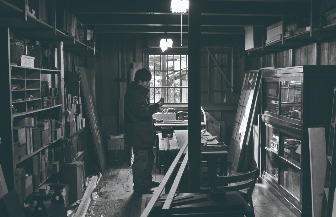 YetCinemaClub's tweet photo. 『道行き』はついモノクロ映像の情緒に見惚れてしまいますが、フィクションとノンフィクション、過去と現在の振り子をふるような映画体験にこそ、この作品の魅力が宿っています。忙しない日々を送っている人にこそ見てほしい！

Yet Cinema Clubでの上映は7/5（日）まで💨 https://t.co/F8xAFOamuW