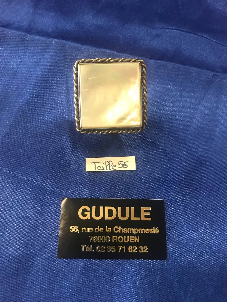 GuduleRouen's tweet photo. Ce vendredi 3 juillet votre boutique #Gudule de #rouen est 🌞 ouverte 🌞 de 9h30 à 13h et de 14h à 19h.
😍 nouvel arrivage😍
#bague #nacre #argentmassif sans nickel dans votre #boutique #gudule de #rouen #bijouxaddict #Gudule_Rouen #bijouxrouen #gudulerouen https://t.co/GVBfh7PSEq
