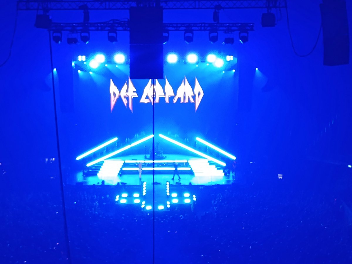 gingerLadd73's tweet photo. I can die happy now @DefLeppard and #Extreme at the #O2Arena last night #RockChick #BucketList ❤️🤘🏻 https://t.co/vuQdW3irby