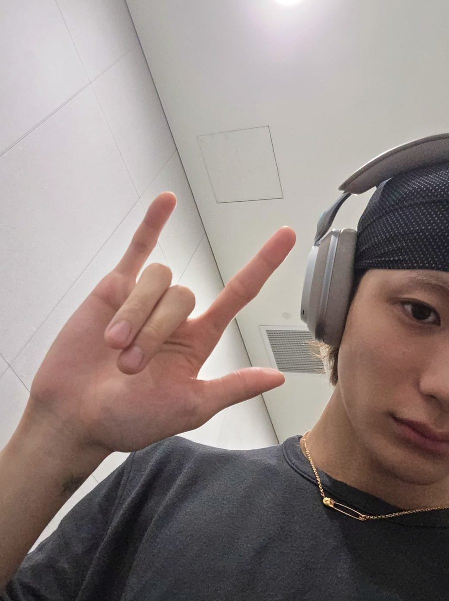 C8H9N02's tweet photo. gegara liat thread kakanya, nemu necklace nton yg baru sama dd gawon sama ㅠㅡㅠ https://t.co/DNXbuZPo6O