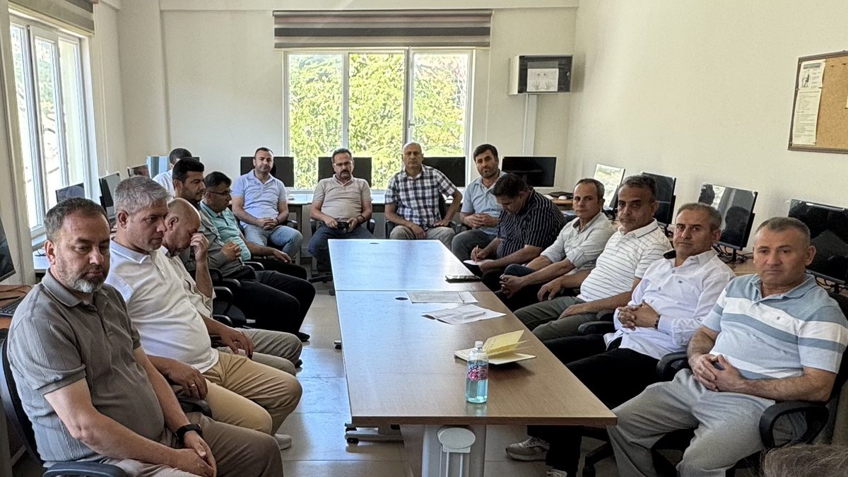 ceritmem46's tweet photo. 2025-2026 Eğitim Öğretim Yılı Sene Sonu Müdürler Kurulu Toplantısı gerçekleştirildi. Eğitimde kaliteyi artırmaya yönelik değerlendirmeler yapılarak yeni dönem hedefleri ele alındı. Alınan kararların ilçemize ve eğitim camiamıza hayırlı olmasını temenni ederiz. https://t.co/yMw8sQvbWj