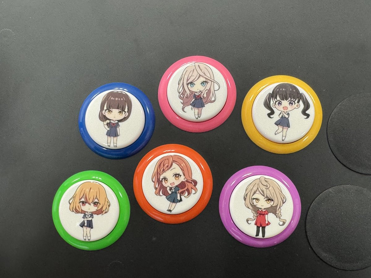 sanwadenshi's tweet photo. TVアニメ『対ありでした。～お嬢さまは格闘ゲームなんてしない～』のメンバーが格ゲー用のボタンになって登場！👊
あなたのアケコンを”お嬢さま”仕様にしませんか？🕹️
アニメ放映前日の2026年7月6日18時より弊社オフィシャルストアにて販売開始！
販売ページ：https://t.co/vm1mlSlJOS
#対ありアニメ https://t.co/Uv4BKE80Xs