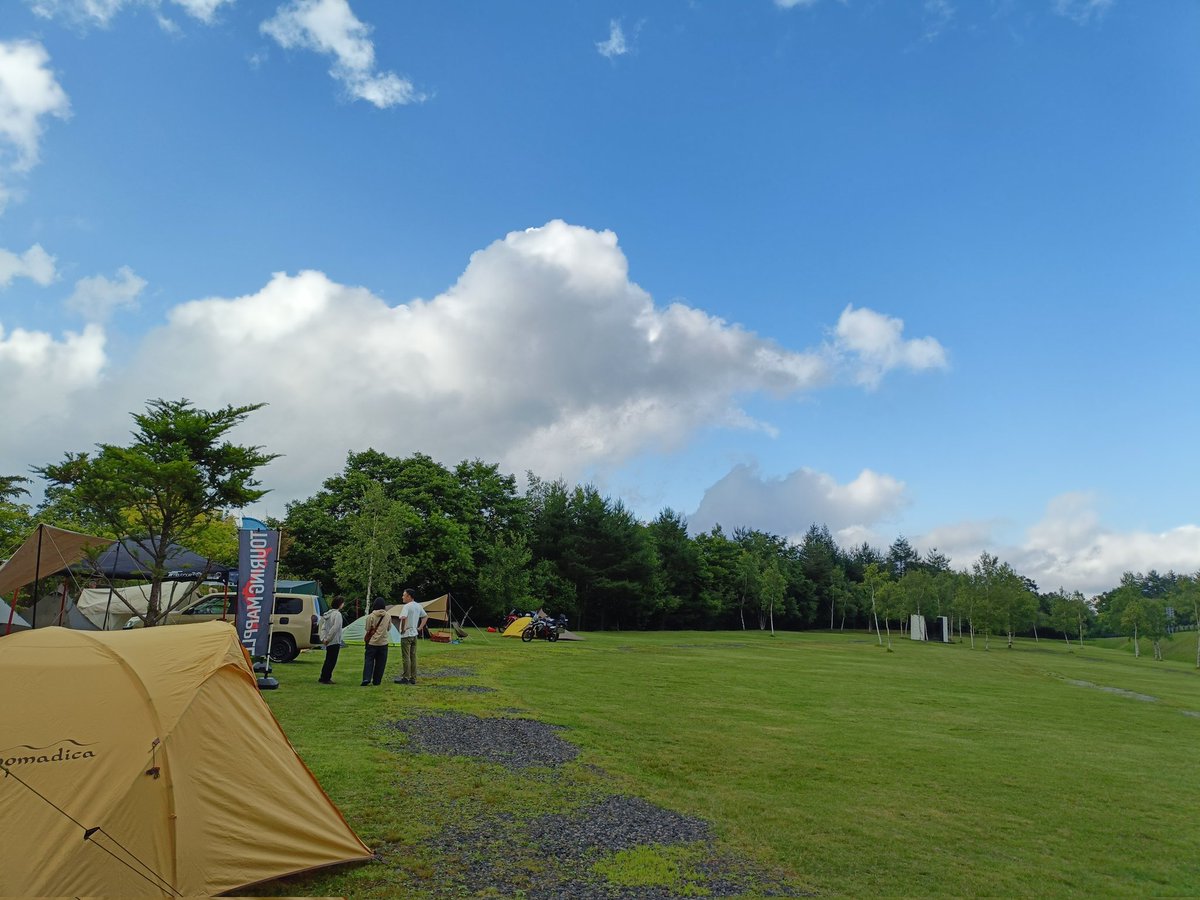 cobayuri's tweet photo. 到着→着々と準備中。
晴れている☀
風が爽やか〜✨️
#ツーリングマップルノマキャン https://t.co/2EvfOy9YZw