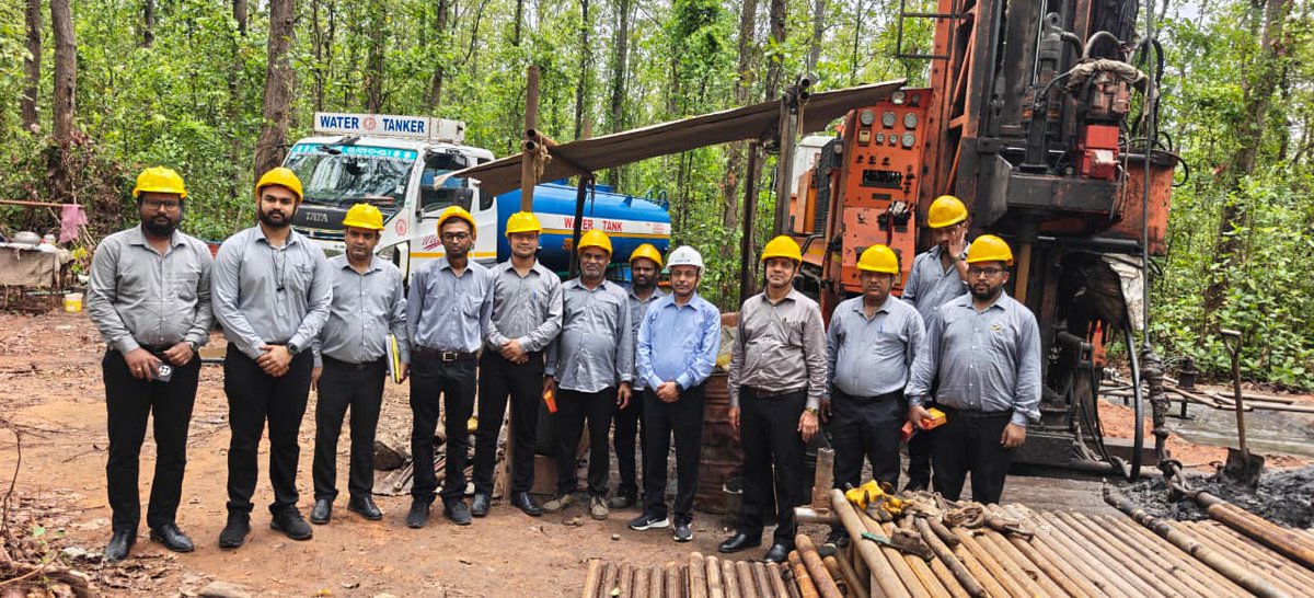 cmpdil's tweet photo. CMD, CMPDI Visits Kosala Exploration Camp

Shri Chaudhari Shivraj Singh, CMD, CMPDI, along with his team, visited the Kosala Exploration Camp and inspected the drill rigs in operation. During the visit, Shri Singh reviewed the drilling action plan and the progress of ongoing exploration activities. He also interacted with the drilling crews, appreciated their dedication and hard work, and encouraged them to strive for higher productivity and operational excellence. Assuring the team of the management's support, he stated that the issues and challenges faced at the camp would be addressed on priority to ensure smooth and efficient operations.

@kishanreddybjp @satishdubeyy
@CoalIndiaHQ @CoalMinistry
#CMPDI #CIL #Exploration