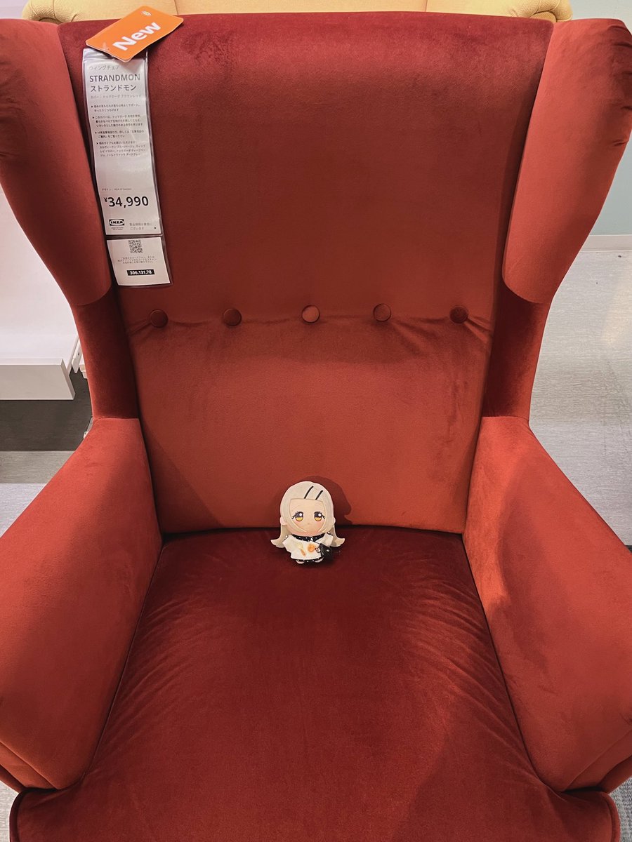 mari_nui_'s tweet photo. IKEAにきた！
ひろが早速ソファに吸い込まれてる https://t.co/W72jPhe9dI